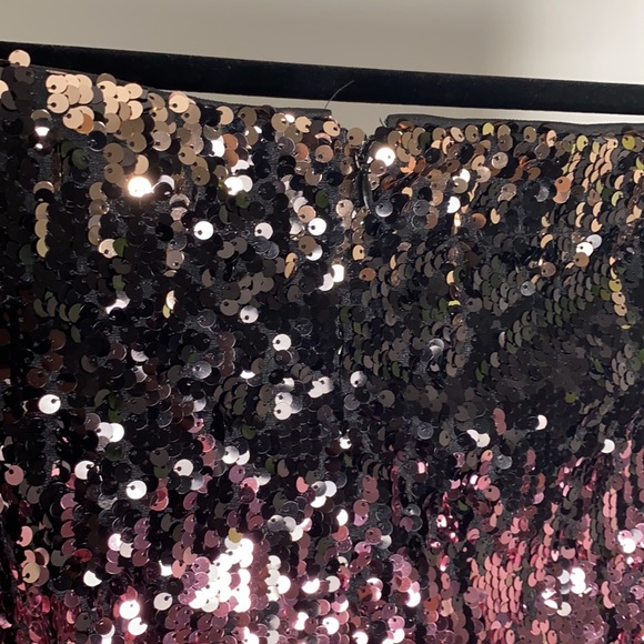 45 Cm long43 Cm waist never worn - Picture 2 of 2